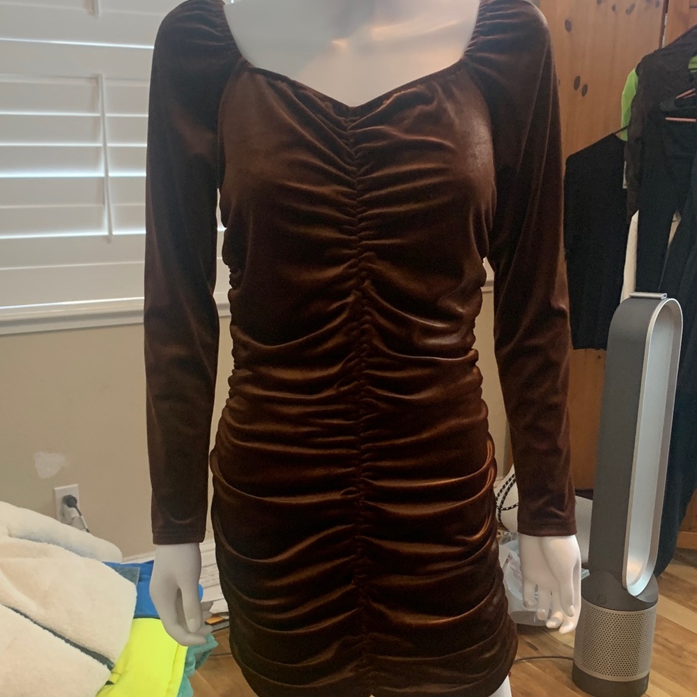 Chic Velvet Long Sleeve Dress in Rich Brown